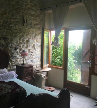 beautiful arched stone apartment 1 bd