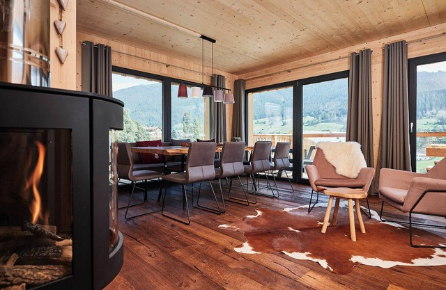 Beautiful apartment in villa for 10 guests with WIFI, TV, terrace, panoramic view and parking