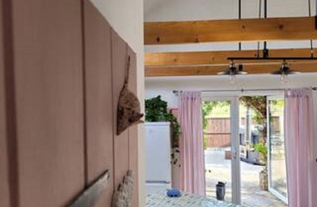 Beautiful barn with private log fired hot tub overlooking the North Downs.