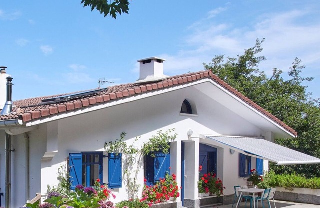 BEAUTIFUL BASQUE HOUSE WITH MAGNIFICENT VIEWS.