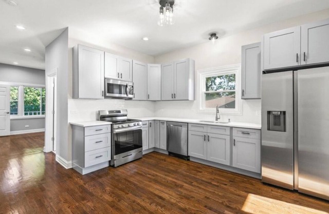Beautiful brand new apartment close to O’Hare