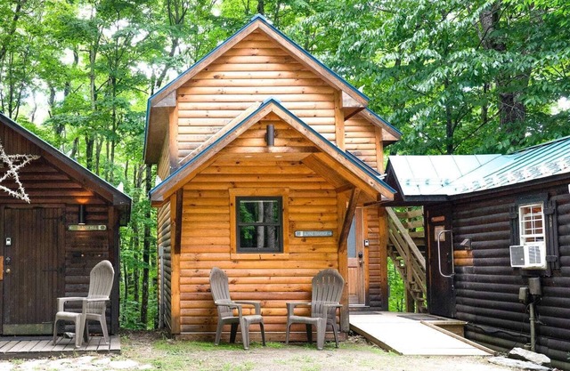 Beautiful brand new cabin one minute from Sugarbush Resort
