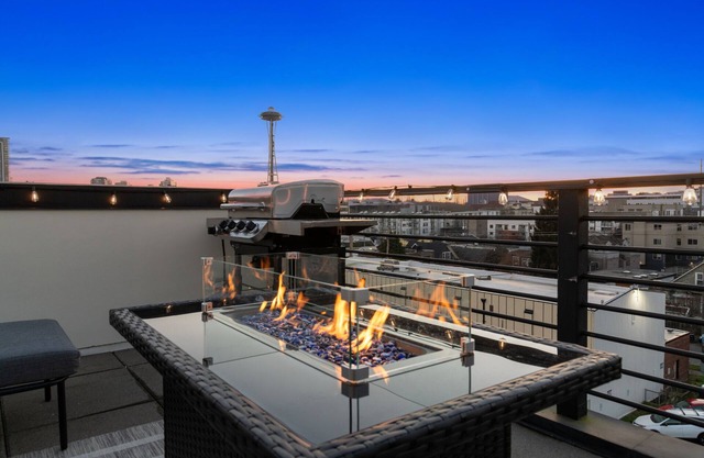 Beautiful, Brand New! Seattle Getaway- Awesome Space Needle Views