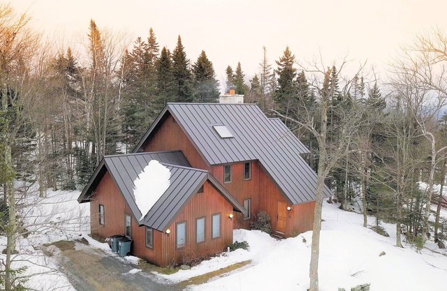 Beautiful! Bromley-Stratton VT Slopeside Ski Home, Minutes from Manchester