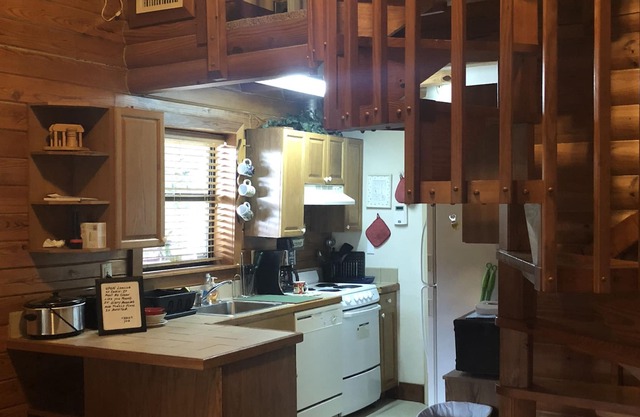 Beautiful Cabin #25 at Log Harbor Cabins by the water