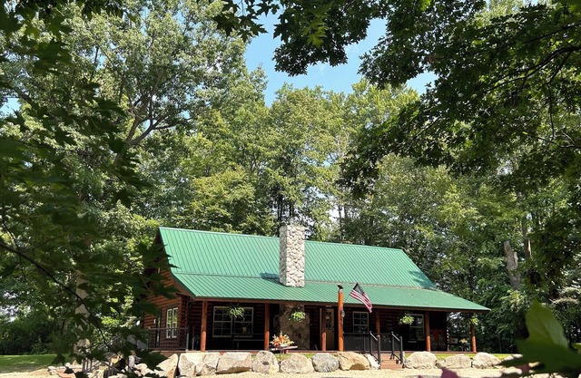 Beautiful Cabin located in the “heart of thumb” wifi
