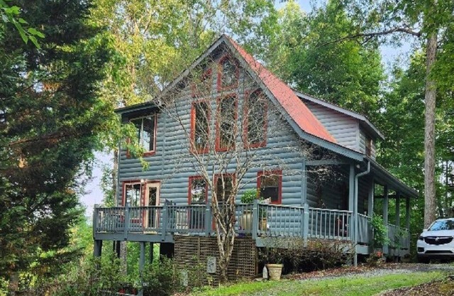 BEAUTIFUL cabin on top of mountain