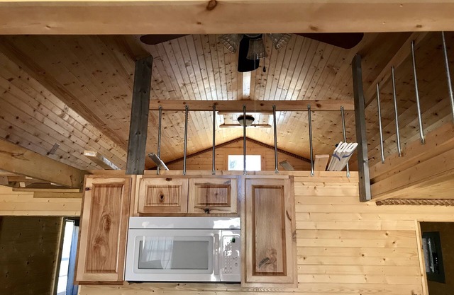 Beautiful Cabin Sleeps 8