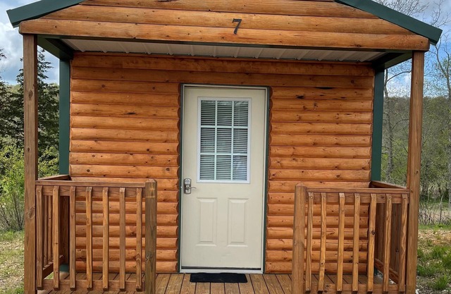 Beautiful Cabin sleeps 2