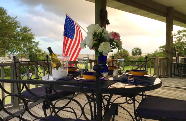 Beautiful Calcasieu Lake Views from Old Settlement Home.