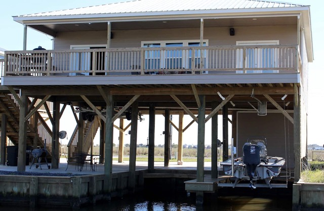 Beautiful Camp on canal with 300 lb ice machine down stairs. 409 Lake Breeze Rd