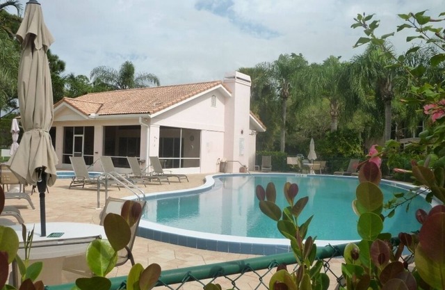 Beautiful, central apartment in a fantastic community in the middle of a golf course