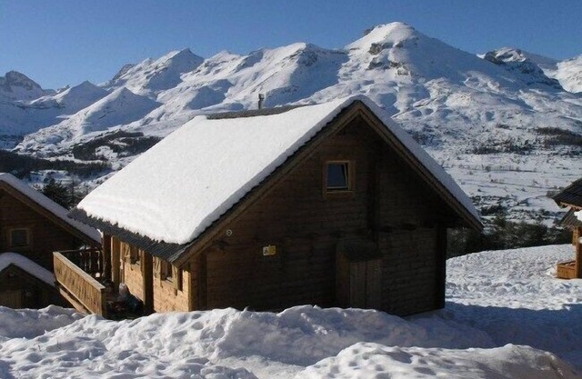 Beautiful Chalet - 10-12 People - Heated swimming pool in the residence
