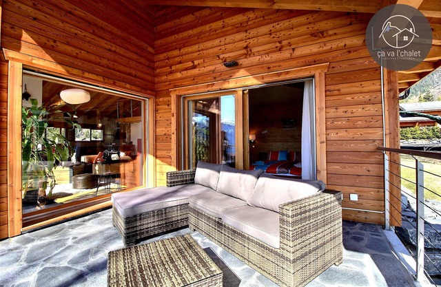 Beautiful Chalet Hakuna Matata in the center of the resort
