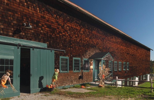 Beautiful Colonial Farm House on a working horse farm!