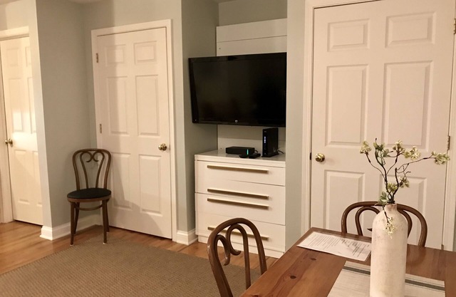 Beautiful, completely Private St. Charles 3 BR 1 1/2 Bath Apt. near Downtown