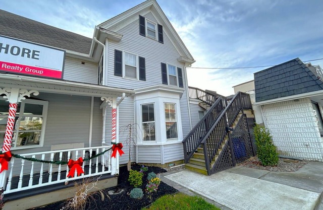Beautiful condo just steps from the ocean