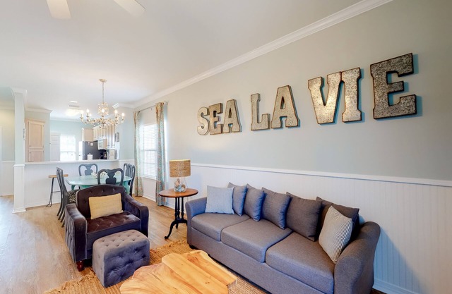 Beautiful condo located by the beach w/central A/C, full kitchen, & shared pool