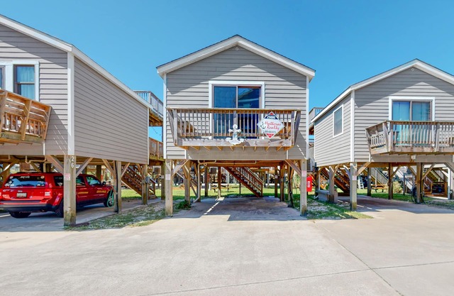 Beautiful Condo w/Central AC, Ocean View, Shared Pool, & Free WiFi