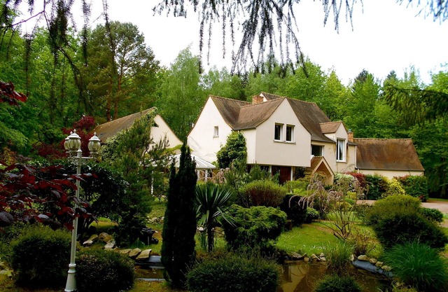 BEAUTIFUL CONTEMPORARY HOUSE IN THE FONTAINEBLEAU FOREST