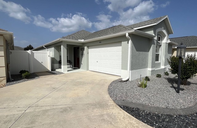 Beautiful, Conveniently Located Home w/Golf Cart & FREE WiFi!