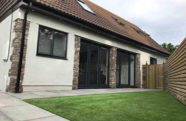 Beautiful Cosy Rural Retreat with Parking!