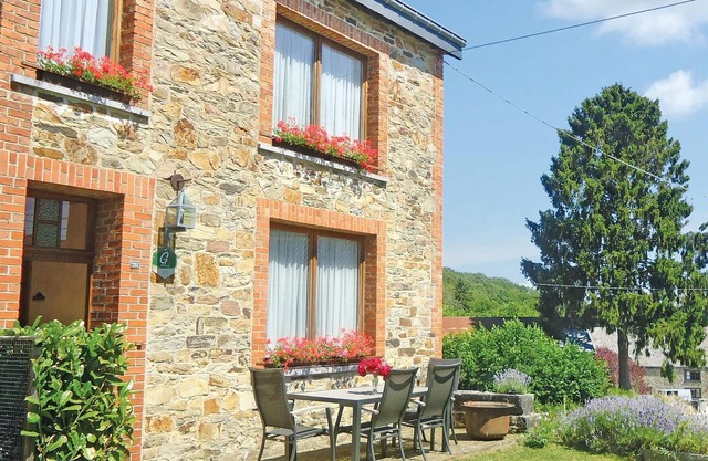 Beautiful cottage built in typical Ardensian style in the village of Sclassin, near Wellin (12km) an