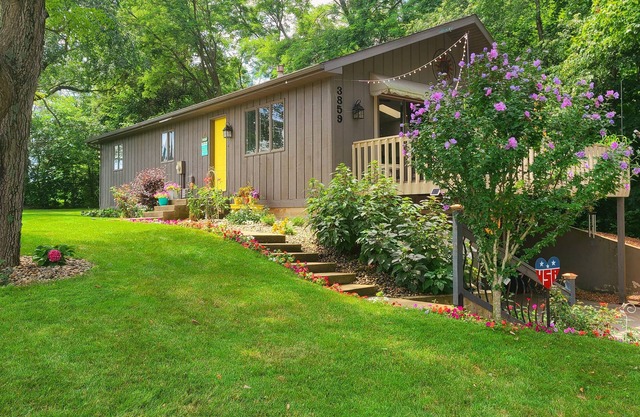 beautiful cottage by the lake. Relax and enjoy your stay.