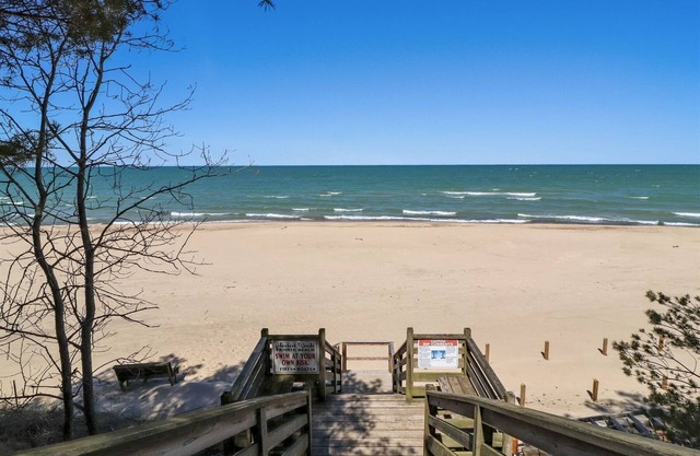 Beautiful Cottage in the heart of Harbor Country, just a short walk to the beach