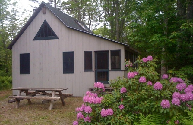 Beautiful cottage in the woods, quiet, close to beach and State Park