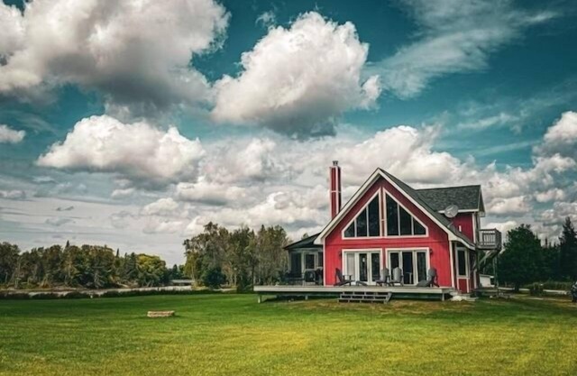 Beautiful Cottage on St. Martins Bay, Lake Huron, with Pontoon, Kayaks & Canoe!