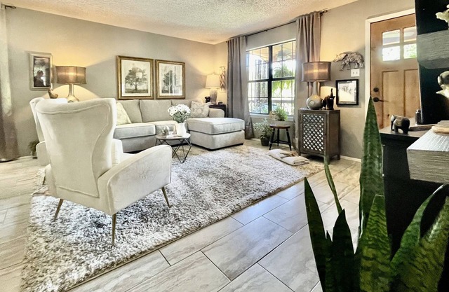 Beautiful cottage within walking distance to G’town Square and San Gabriel Park!