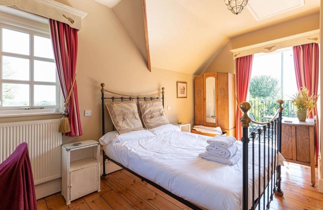 Beautiful Country Cottage for up to 8 people - Great Staycation Location