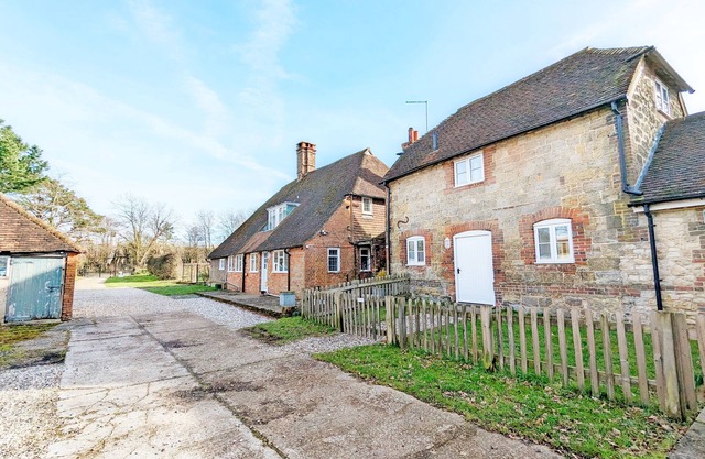 Beautiful country cottage for four