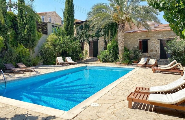Beautiful Country House Apartment with A/C, WiFi & Pool in the Historical Village of Choirokoitia