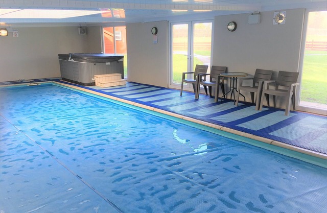 Beautiful Country Cottage private Indoor Swimming Pool ,Hot Tub, & Games room.