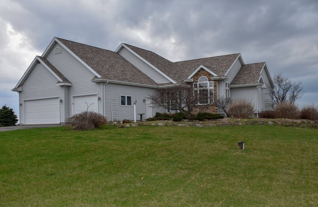 Beautiful Country Home- Sleeps 8
