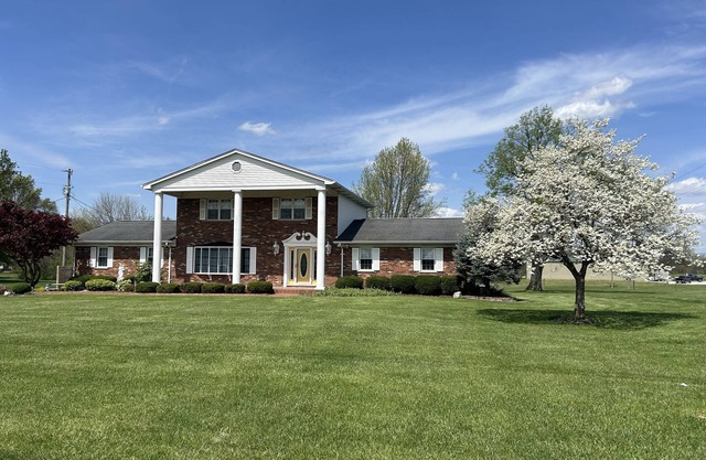 Beautiful country retreat in the heart of NKY! Minutes from downtown Cincinnati.