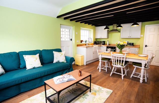 Beautiful Countryside Cottage | Peaceful Setting