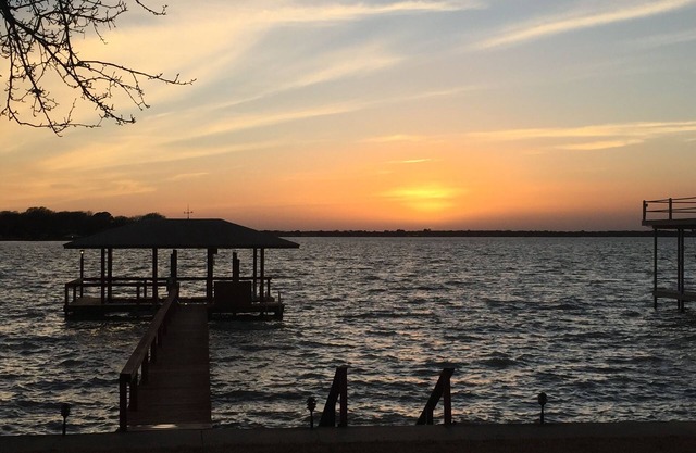 Beautiful cove with wide open lake views, Enjoy the Best Sunsets on the Lake!