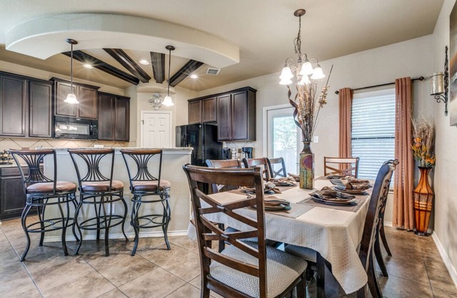 Beautiful & Cozy, BMT Friendly near SeaWorld 3mi/Six Flags 14mi/Lackland 8mi