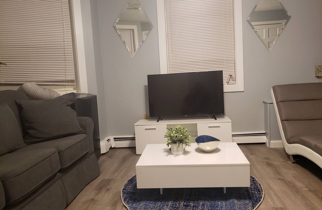 Beautiful Cozy Hill top 1BR near Boston & Salem