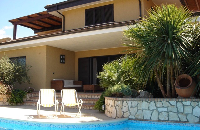 beautiful detached villa with private pool wi-fi