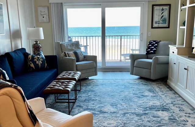 Beautiful Direct Oceanfront 2 bed 2.5 bath Townhouse- Summerhouse 162