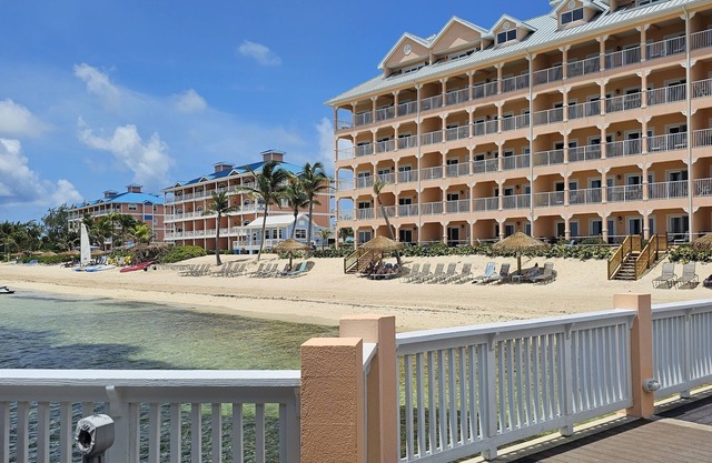 Beautiful, directly on beach, snorkel out your front door