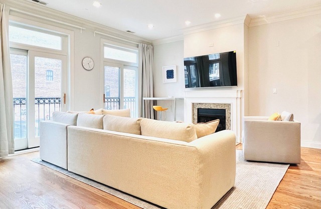 Beautiful Downtown 3BR with Free Parking