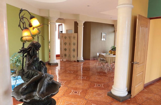 Beautiful Downtown Apartment with Balcony