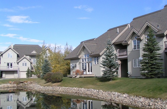 BEAUTIFUL DRIGGS TOWNHOME w/Garage off Ski Hill Rd to Grand Targhee Ski Resort