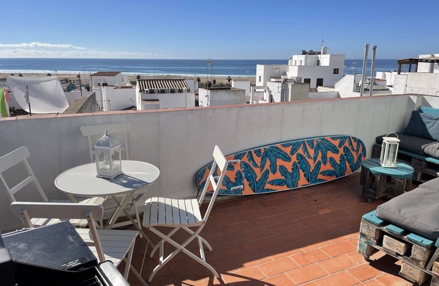 Beautiful apartment with sea views just 5 minutes walk from the beach