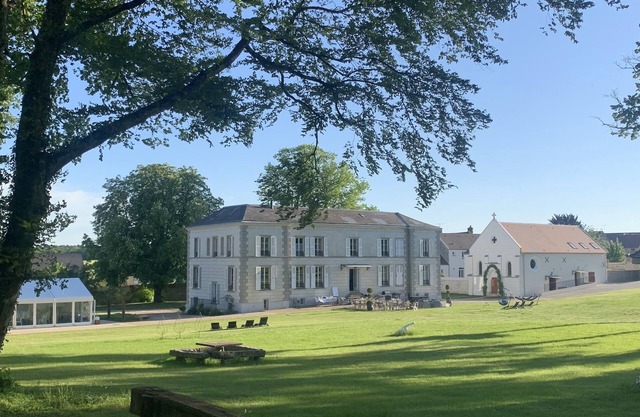 Beautiful Estate just 30 miles south of Paris